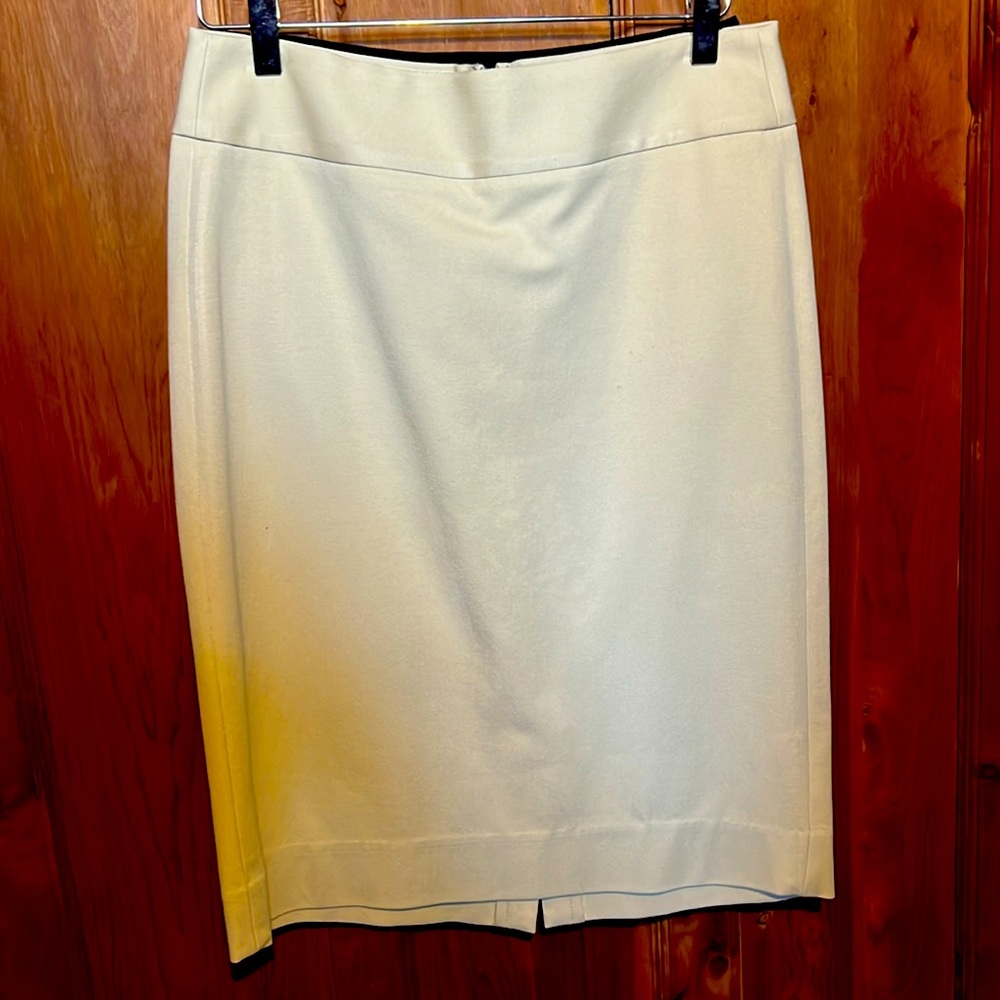 Banana Republic stretch tan pencil skirt, size 6
